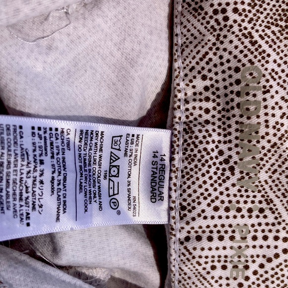 Old navy Capri pants size 14 regular - Picture 3 of 3